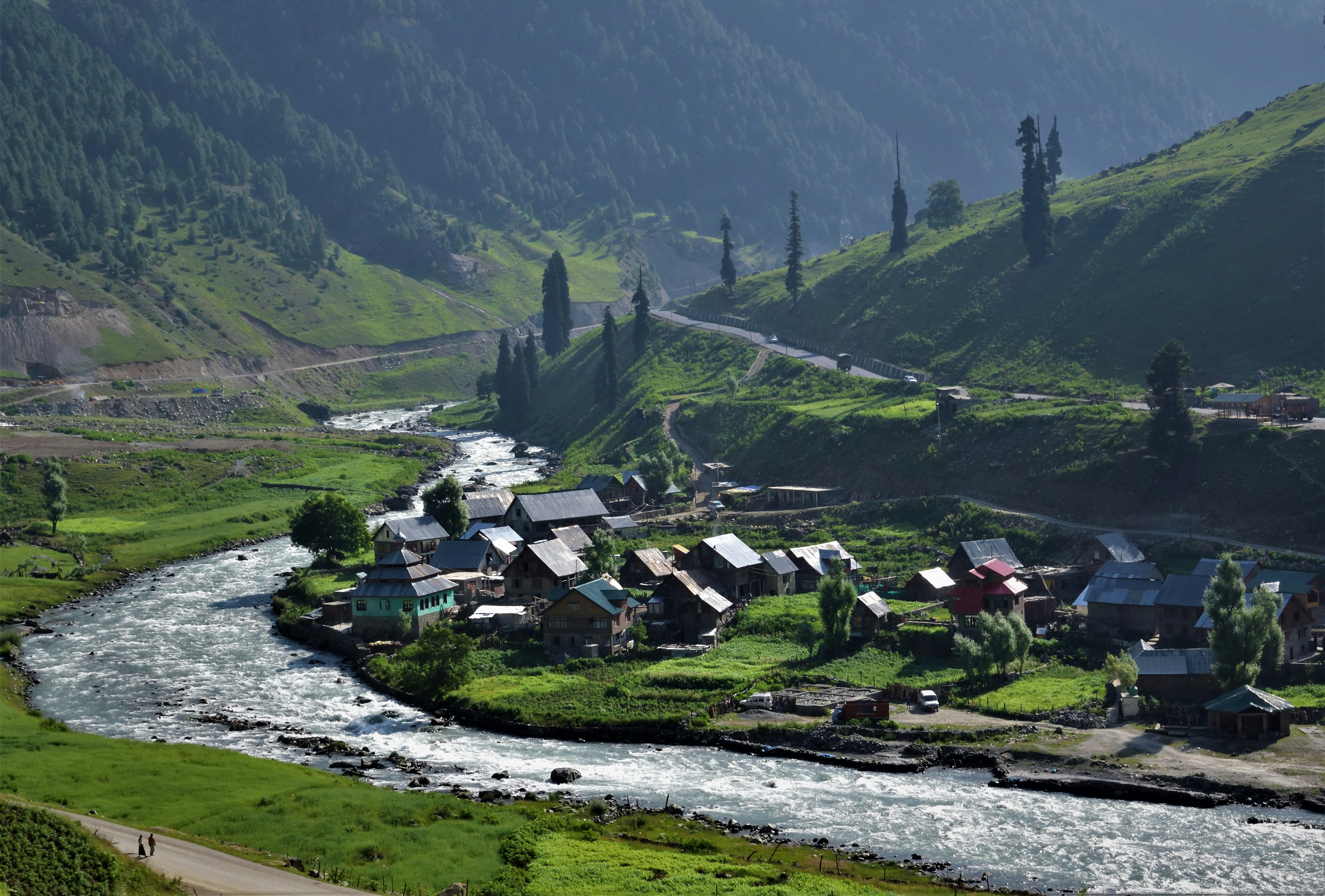 Kashmir Valley Honeymoon Escape – 5 Nights / 6 Days